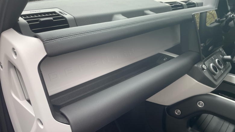 Land Rover Defender 3.0 D250 X-Dynamic SE 110 5dr Auto Diesel Estate